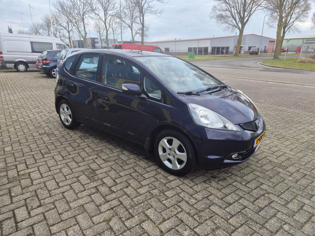 Honda JAZZ 1.4 Comfort 5deurs bj:2010 airco lm-velgen i.z.g.st