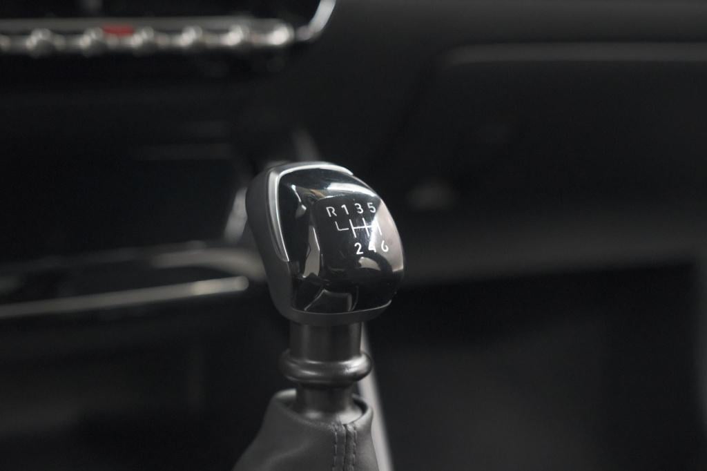 Peugeot 208 puretech 100 allure | parkeersensoren | navigatie | apple carpl