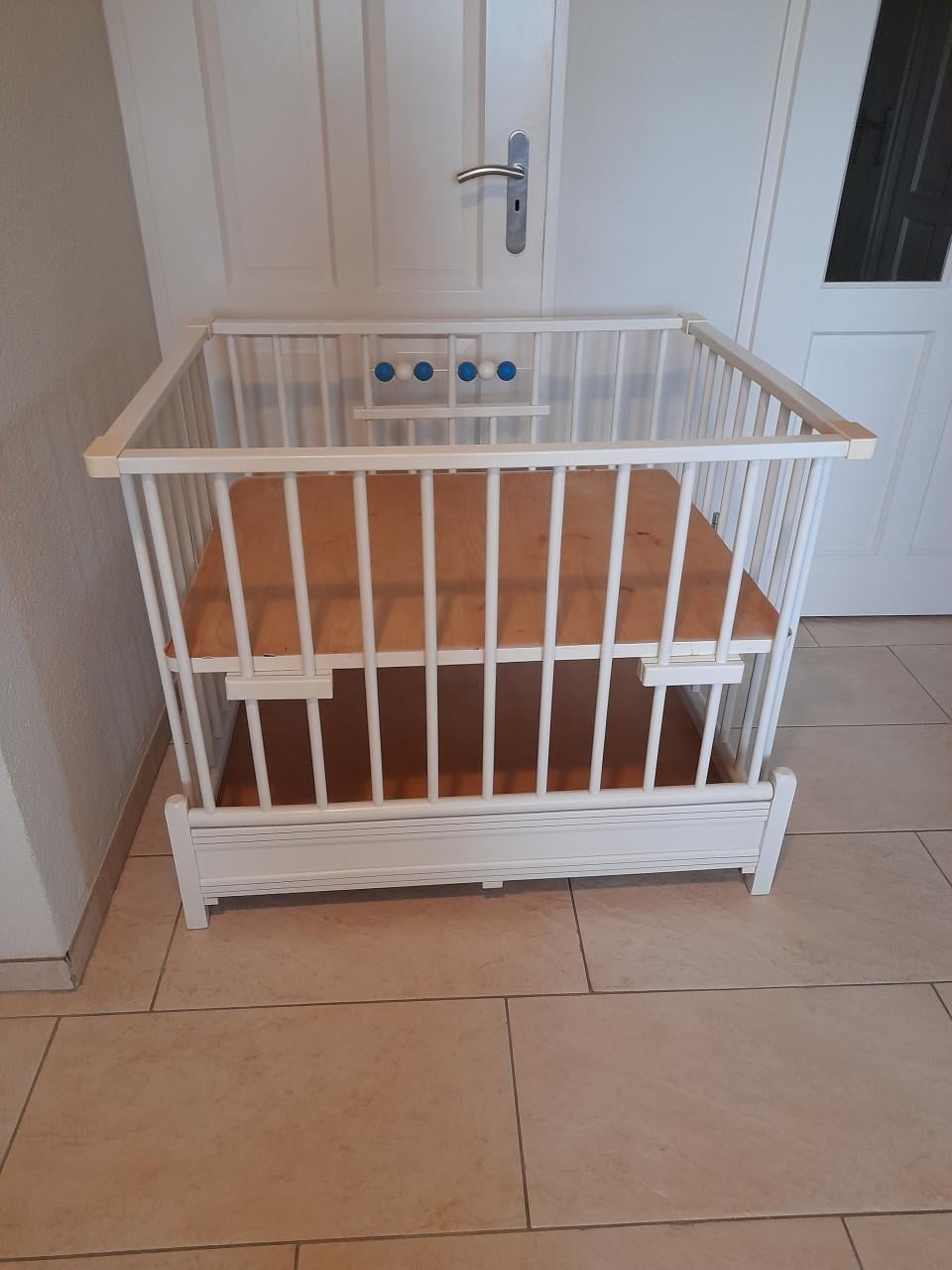 Witte inklapbare bopita box (in goede staat ) in hoogte verstelbaar!