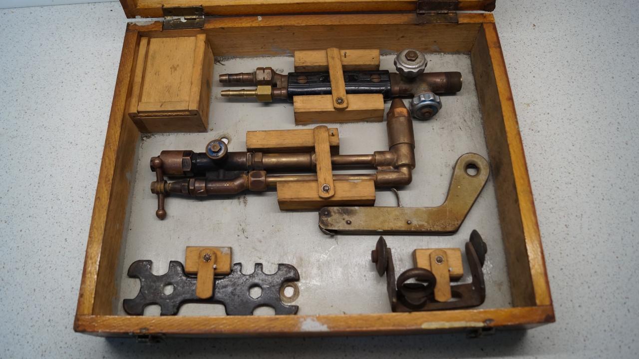 Snij en autogeen branderset in houten kist.