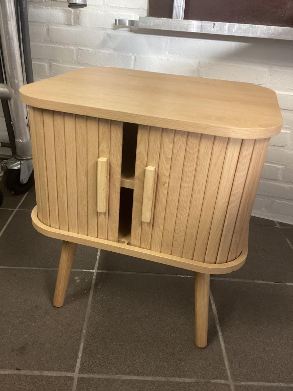 Stoel,tafel,stoelen,kastje juli 2025 samen €175