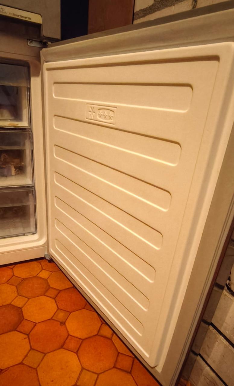 Beko koel/vriescombinatie i.z.g.s. 200 euro.