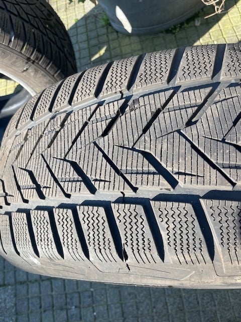 Zwarte licht metalen velgen+ winterbanden 255/55 R18 109V.,4 stuks