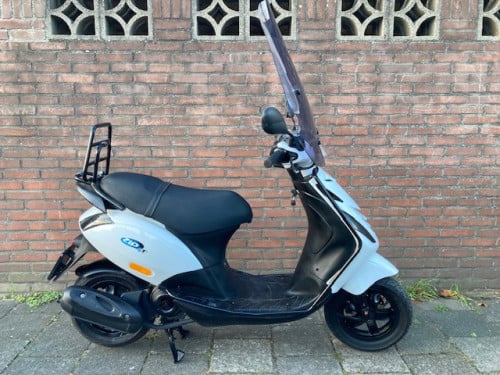 MOOIE VOLLE PIAGGIO ZIP 4 TAKT SNOR SCOOTER ! BOUWJAAR 2014