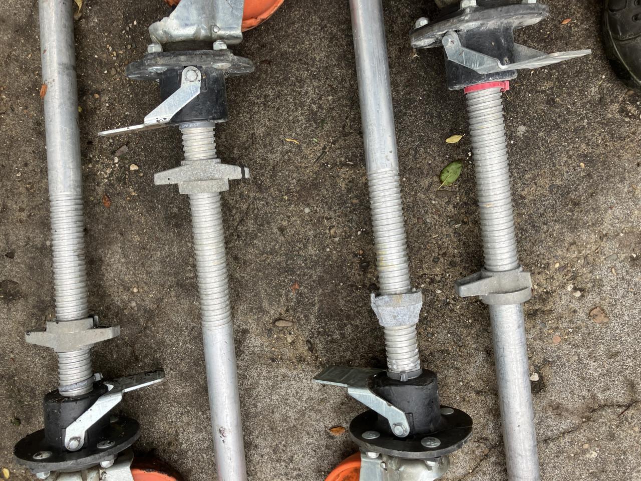 4 Zwenkwielen ALTREX voor rolsteigers