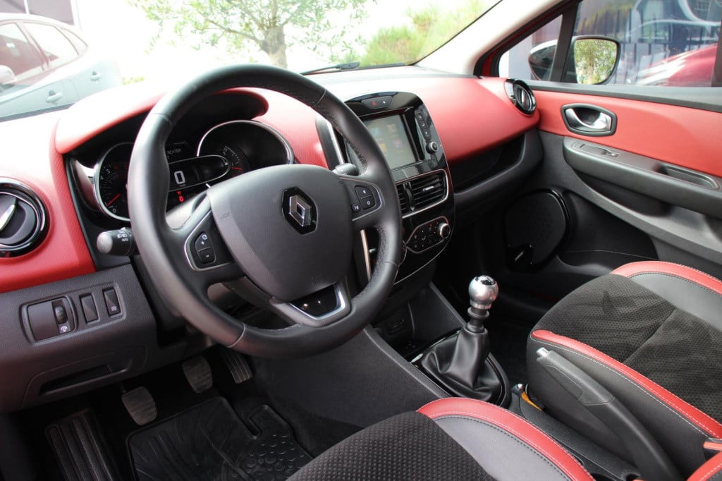 Renault Clio 1.2 tce intens - bose - leder - navi - aut inparkeren - camera