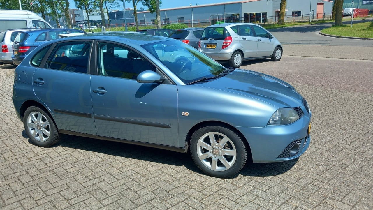 Seat IBIZA 1.4 16v Sensation 5deurs bj:2006 airco-lm velgen