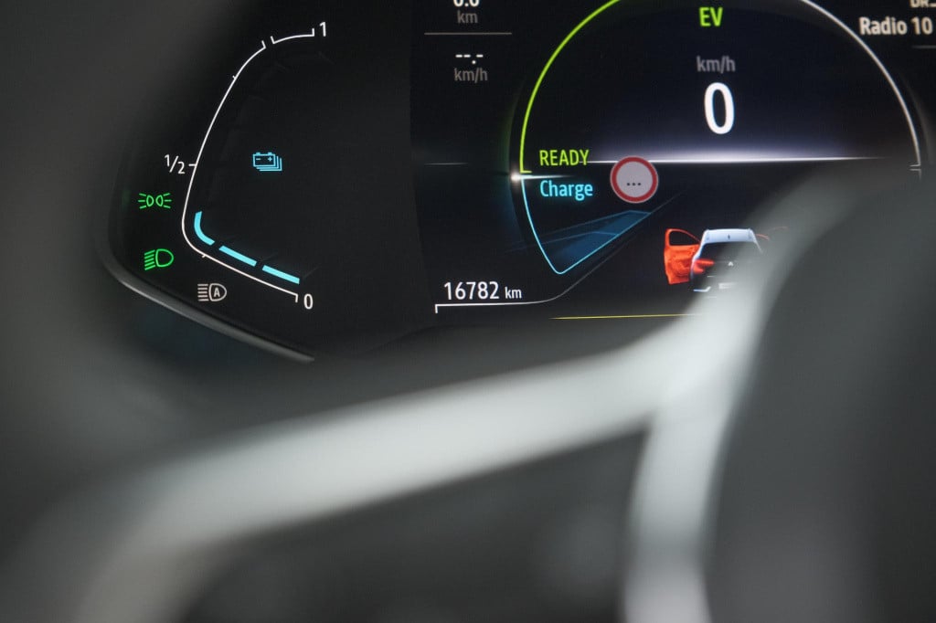 Renault Captur 1.6 e-tech full hybrid 145 techno | trekhaak | navigatie | p
