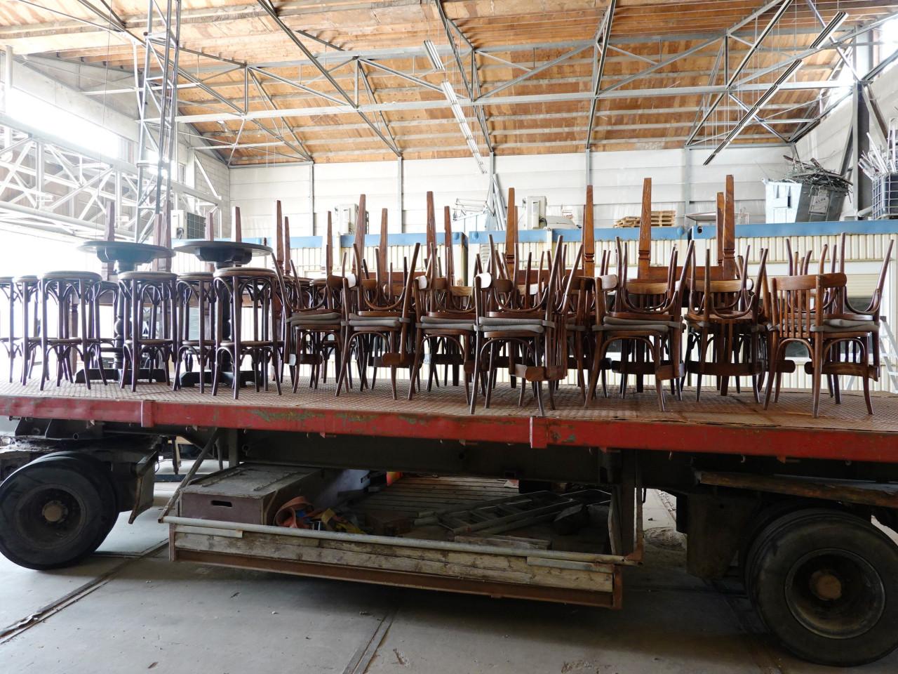 Partij horeca tafels, stoelen en statafels teakhout te koop