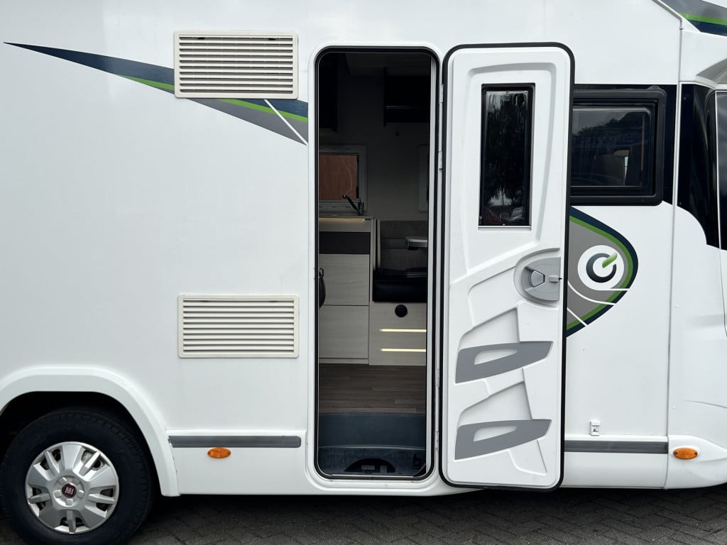 Chausson Onbekend 757 welcome | 2 enkele bedden + 1 groot bed | camera | tv