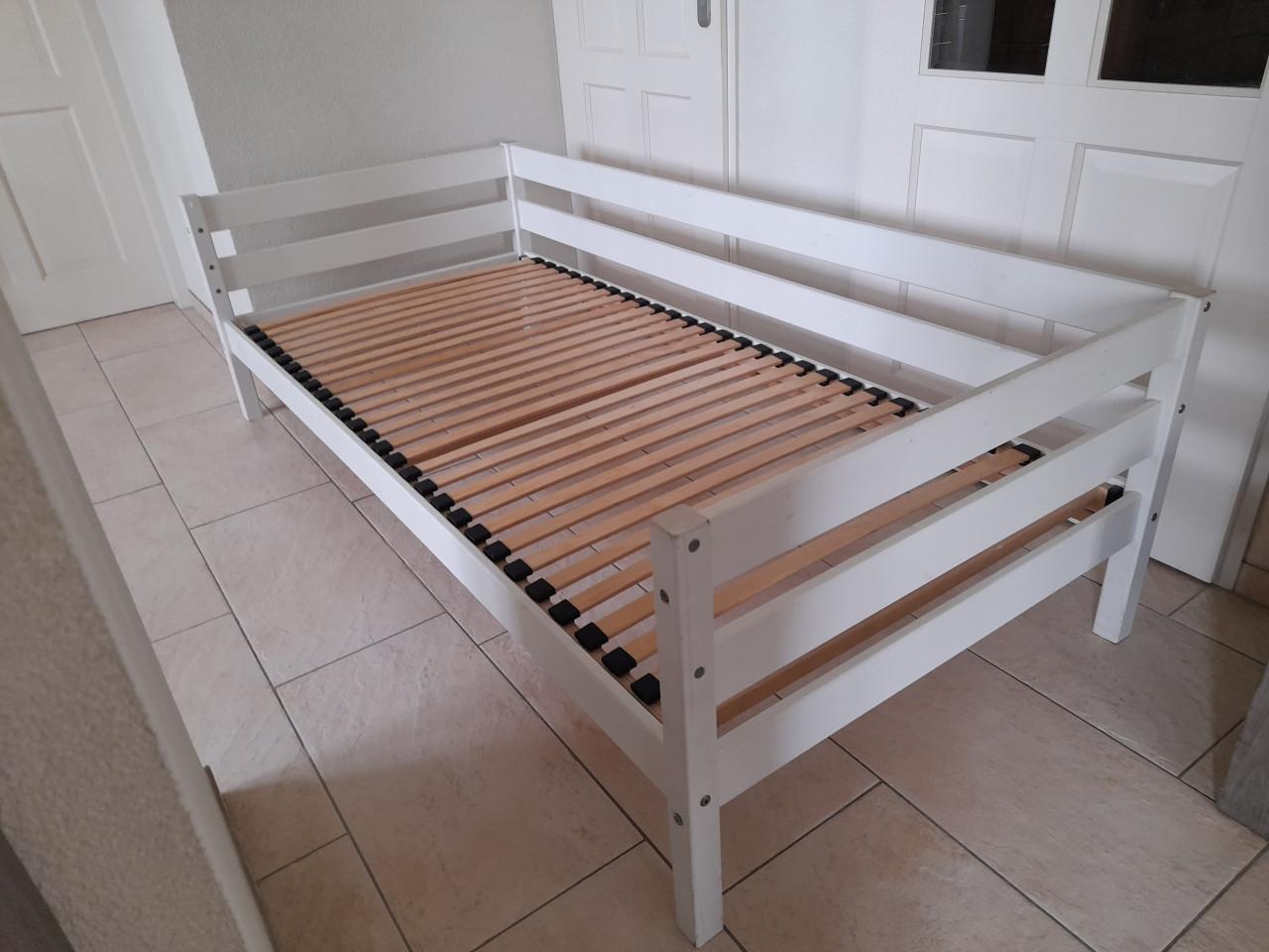 1 Persoons bed (in goede staat ) 90 x 200