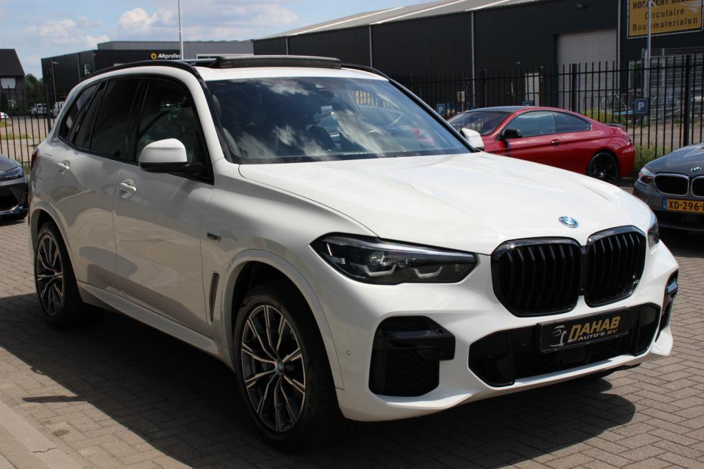BMW X5 xdrive45e high executive | m pakket | pano | luchtvering | trekhaak 