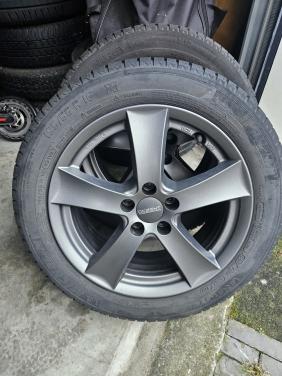16 inch Dezent velden steek 5x100 met Michelin banden.