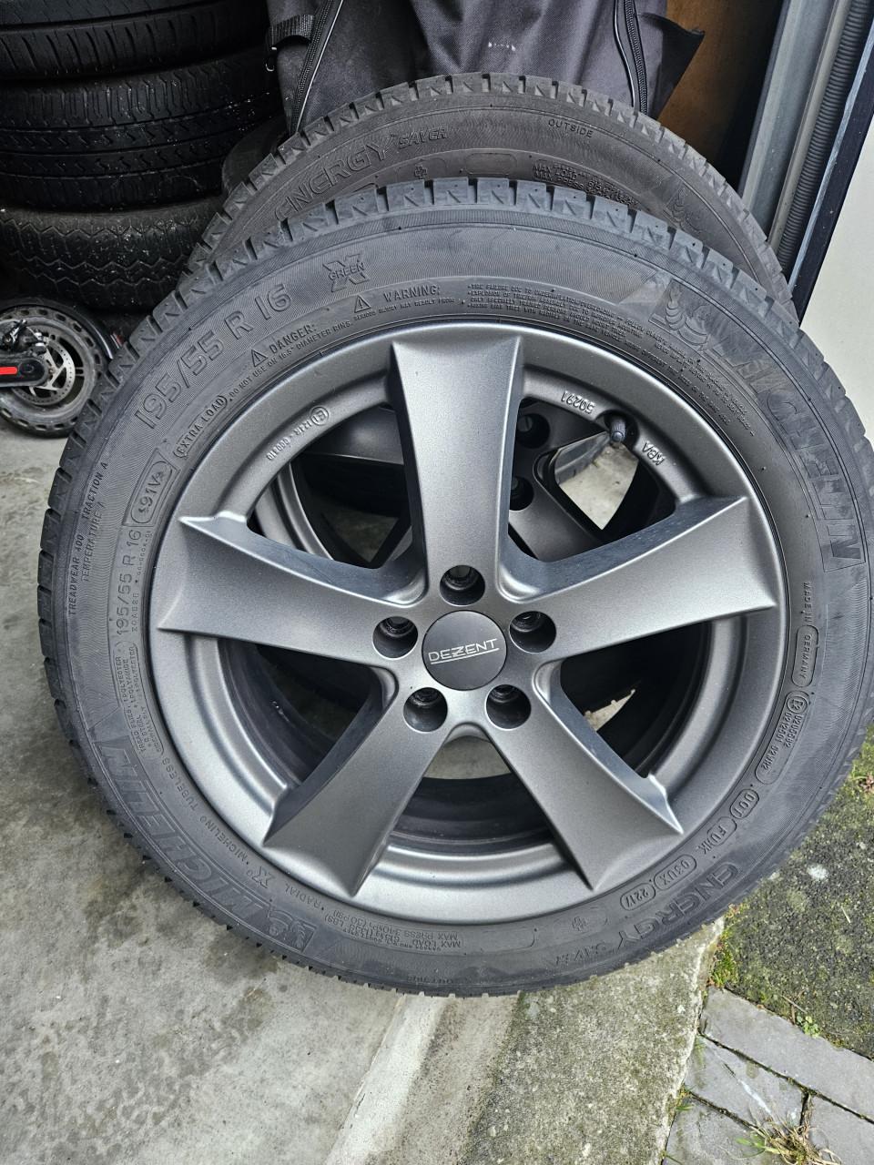 16 inch Dezent velden steek 5x100 met Michelin banden.