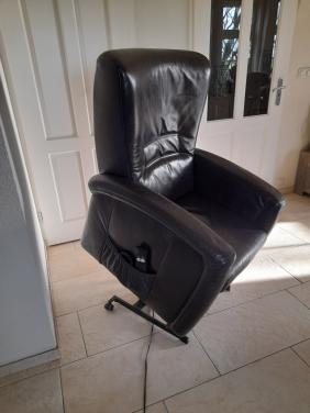 Lederen Sta op stoel  (in goede nette staat ) werkt naar behoren!