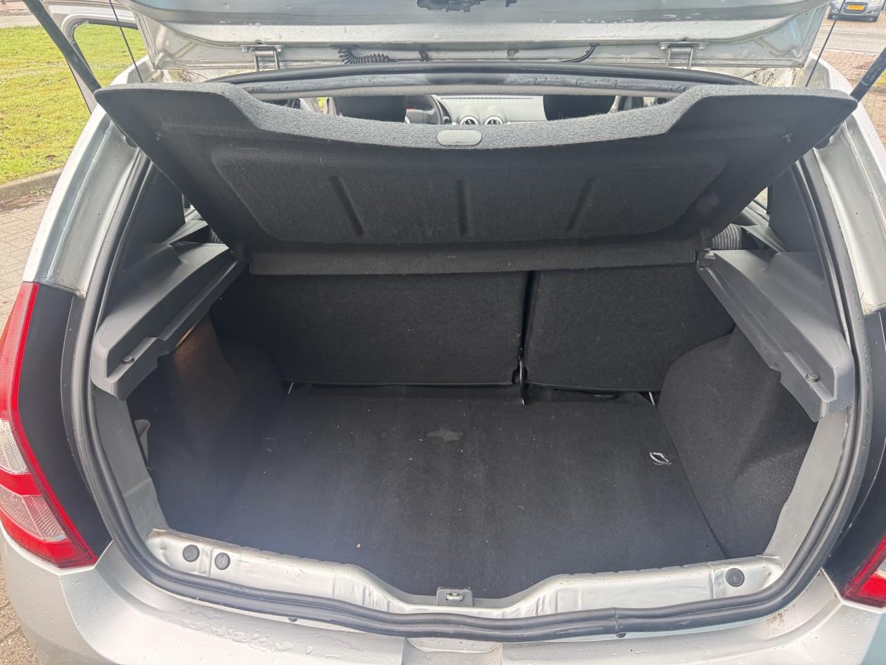 Dacia Sandero 1.2 16v 2010