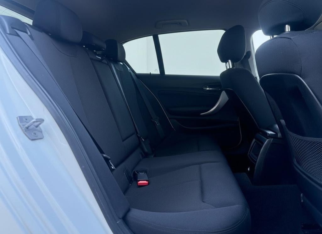 BMW 1 Serie 118i essential