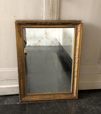 Zeer mooie oude brocante spiegel in vergulde bewerkte lijst