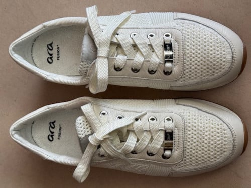 Witte sneakers maat 40