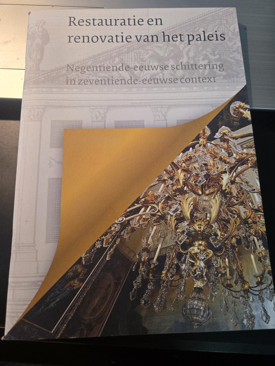 Boek "Restauratie en renovatie van het paleis: 2009