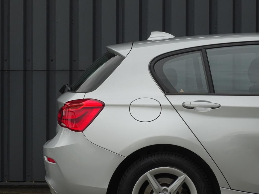 BMW 1 Serie 118i corporate lease essential automaat | led | navi