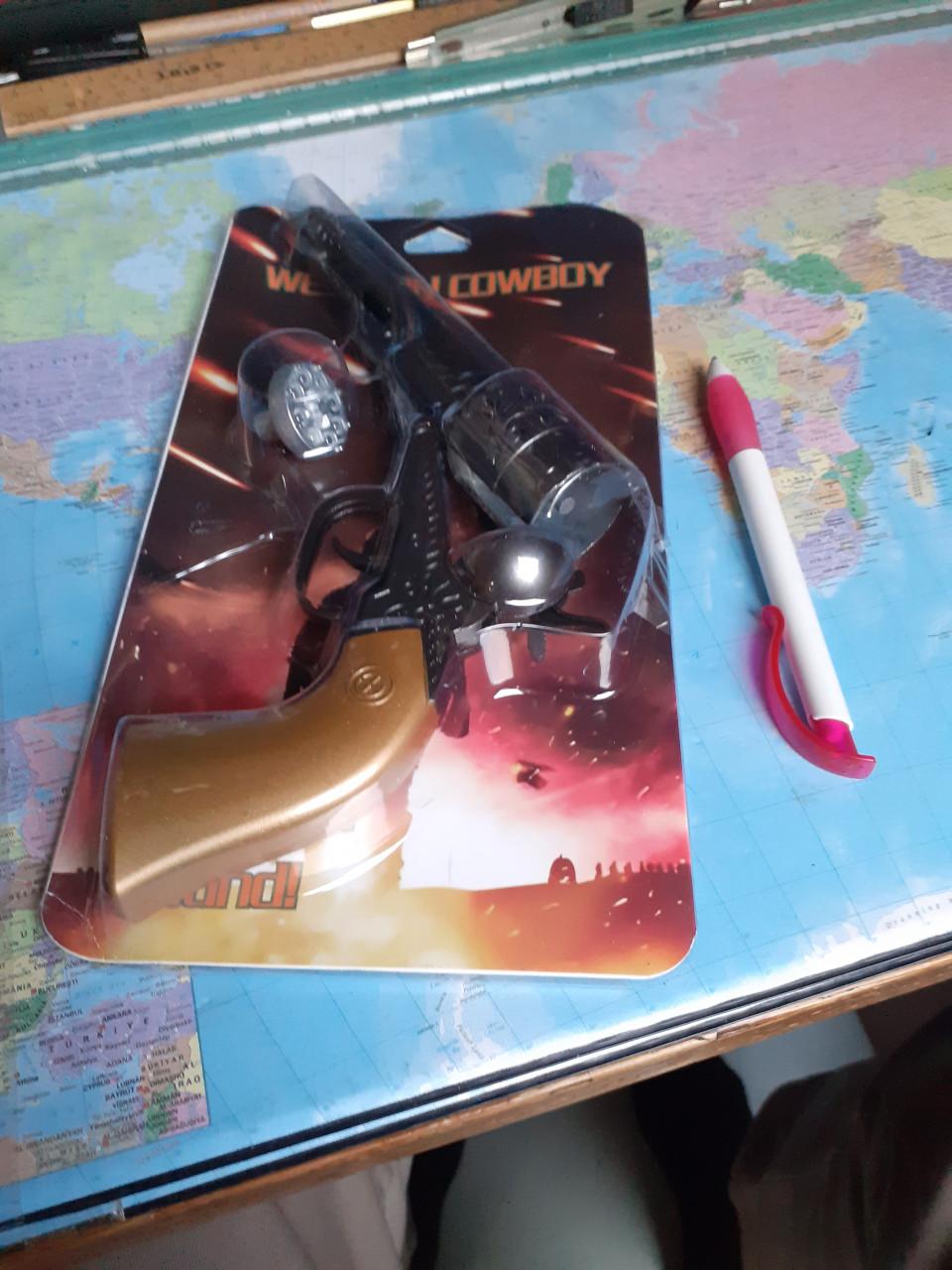 Revolver Speelgoed van metaal en plastic  24 cm lang en mooi