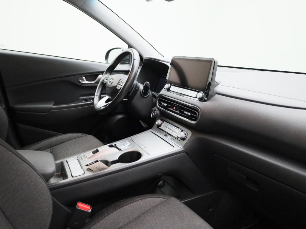 Hyundai Kona ev fashion 39 kwh | navi | camera | lmv | pdc | climate