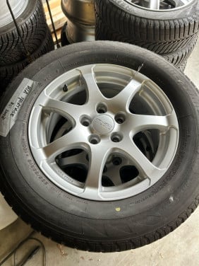 KIA SPORTAGE VELGEN - BRIDGESTONE BLIZZAK BANDEN