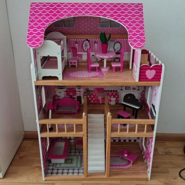 Groot poppenhuis met accessoires