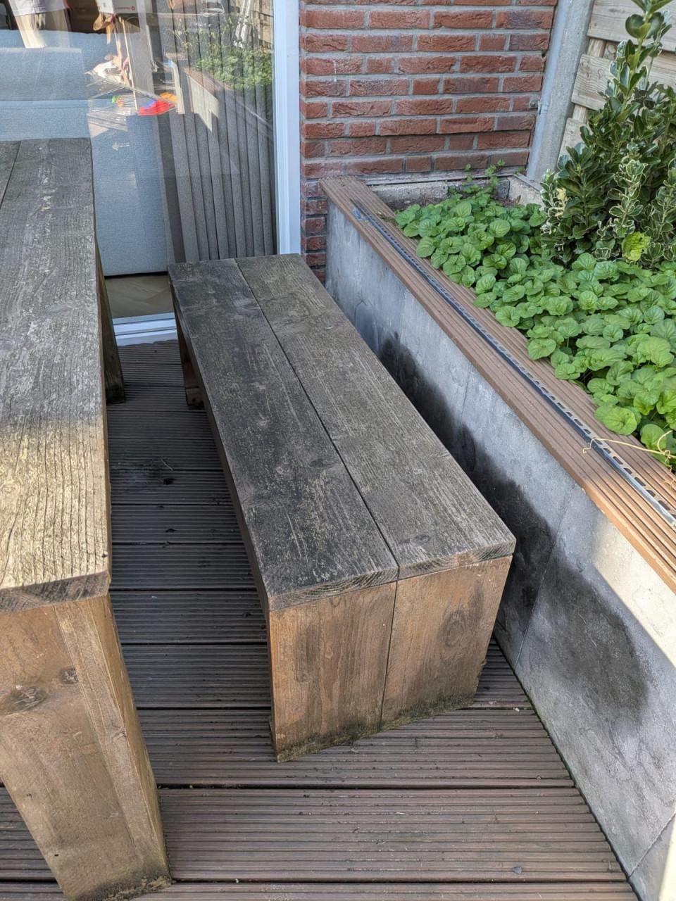 Steigerhouten tafel en zitbank