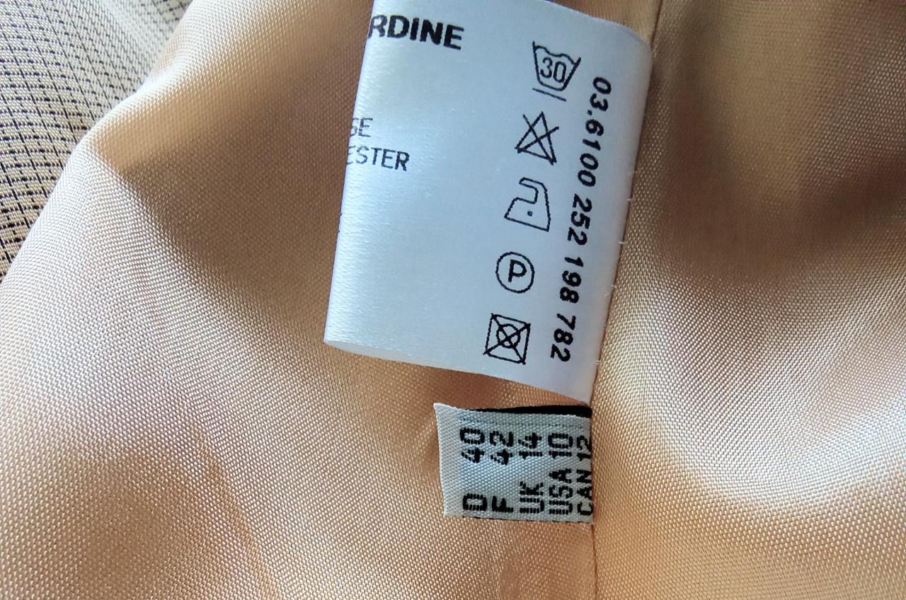 Prachtige beige, crème damesjas merk Delmod maat 42 -44