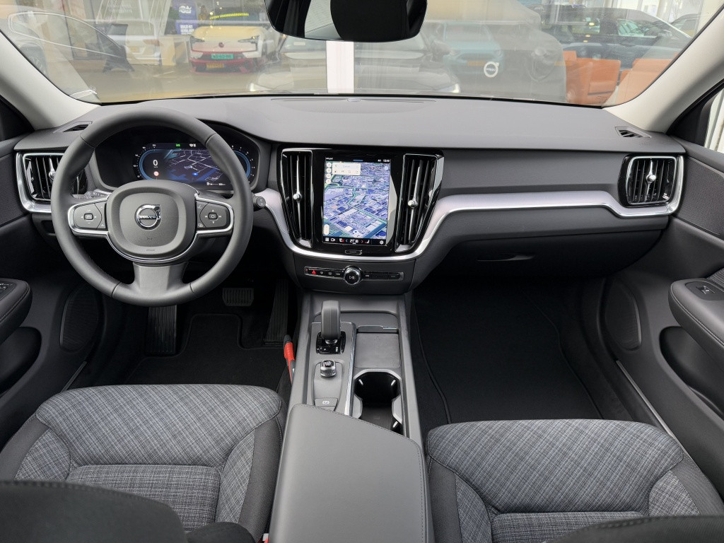 Volvo V60 b3 essential edition