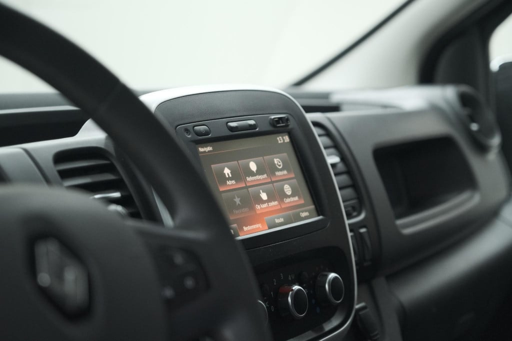 Renault Trafic 2.0 dci 120 t27 l1h1 work edition | trekhaak | apple carplay