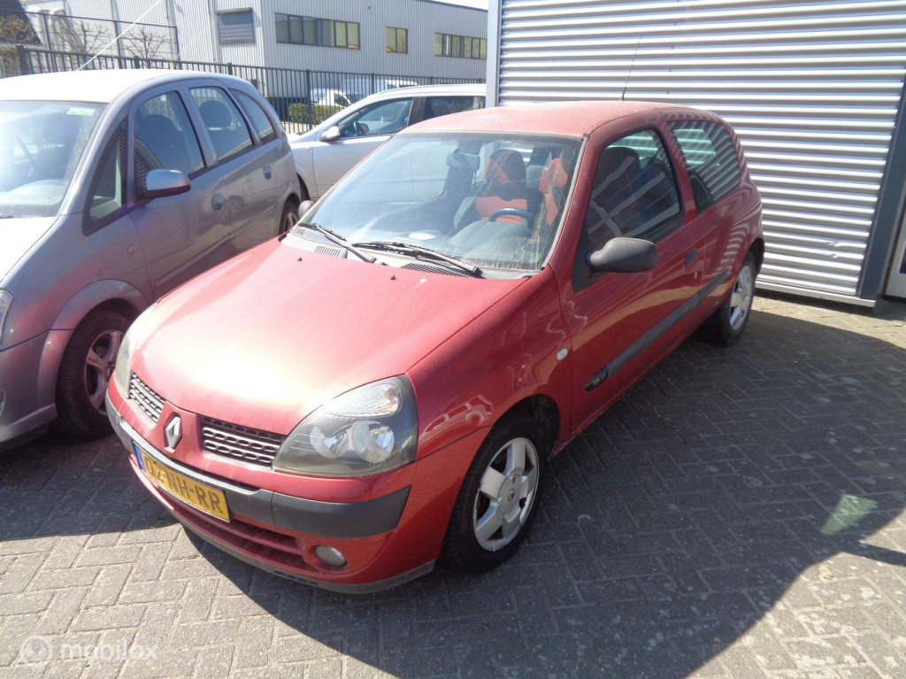 Renault Clio 1.2-16v billabong nieuwe apk zomeenemen!!!