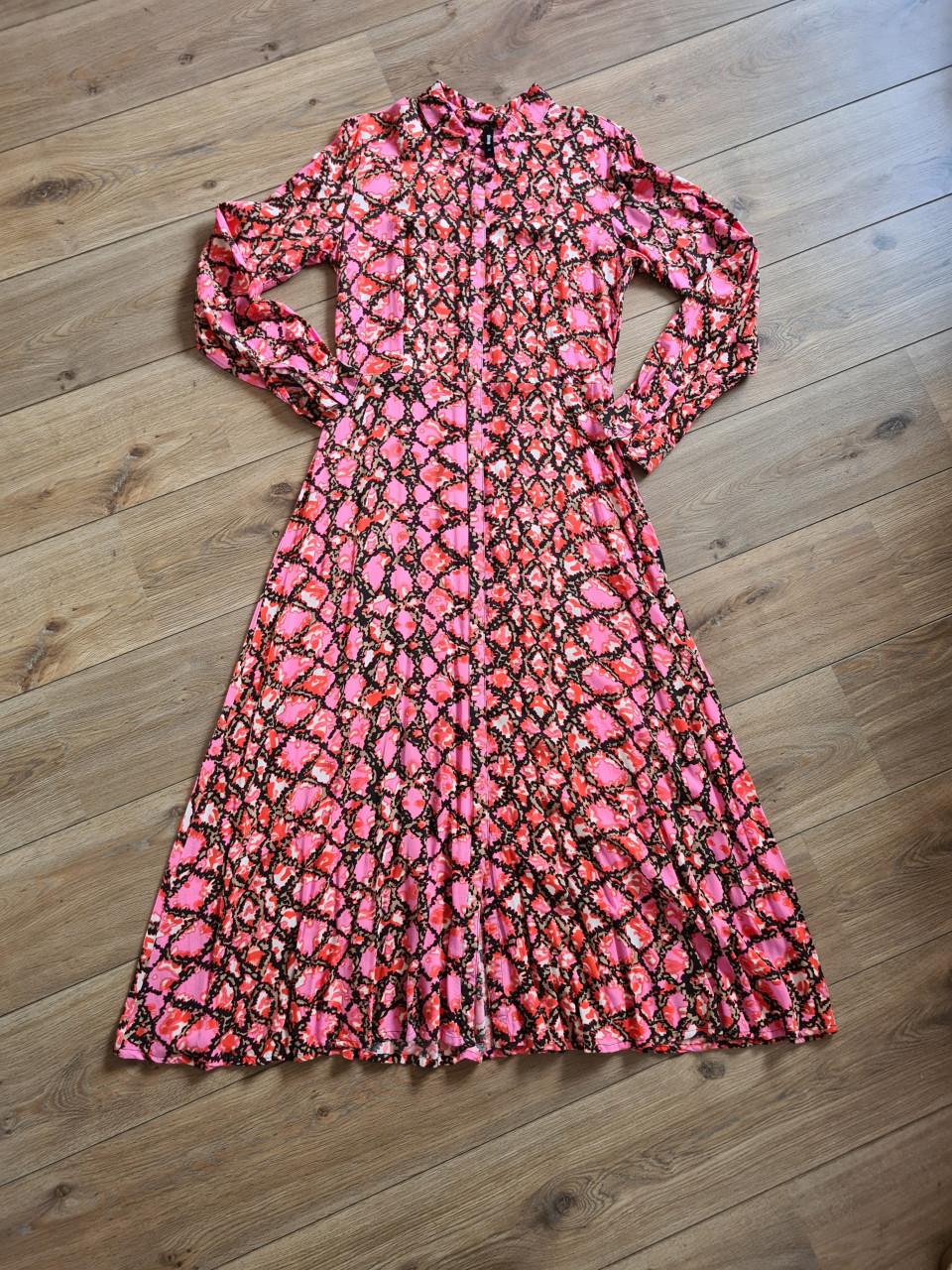 Prachtige fuchsia maxi doorknoop jurk van Eksept Shoeby Mt M