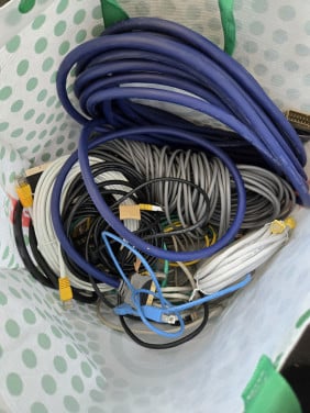 Heel veel kabels; Scart, Utp. Nieuw en gebruikt.