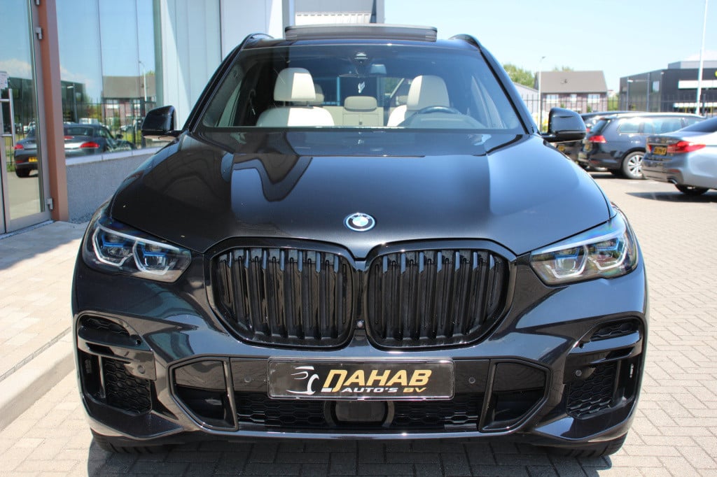 BMW X5 xdrive45e high executive m-sport | pano | luchtvering | 360 camera |