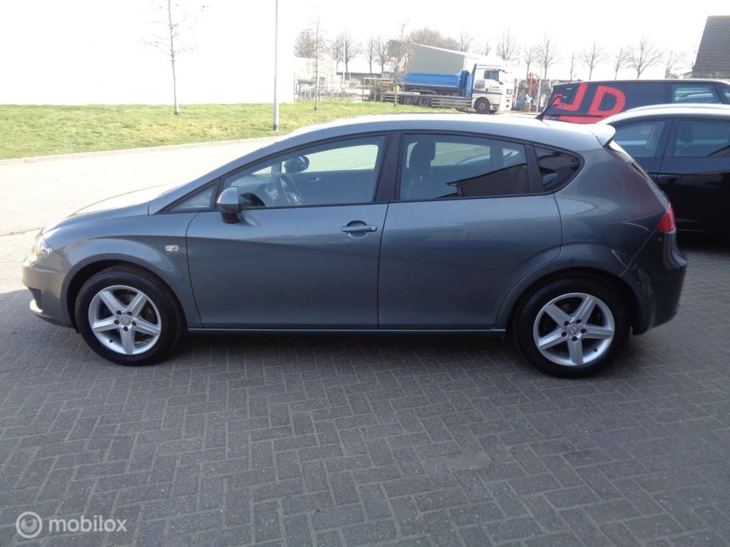 Seat Leon 1.2 tsi ecomotive copa/airco/lm velgen/trekhaak/nieuwe ketting!