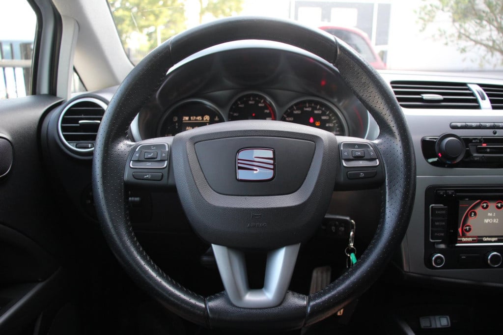 Seat Leon 1.2 tsi copa - leder - schuifkantel - trekhaak - xenon - pdc - na