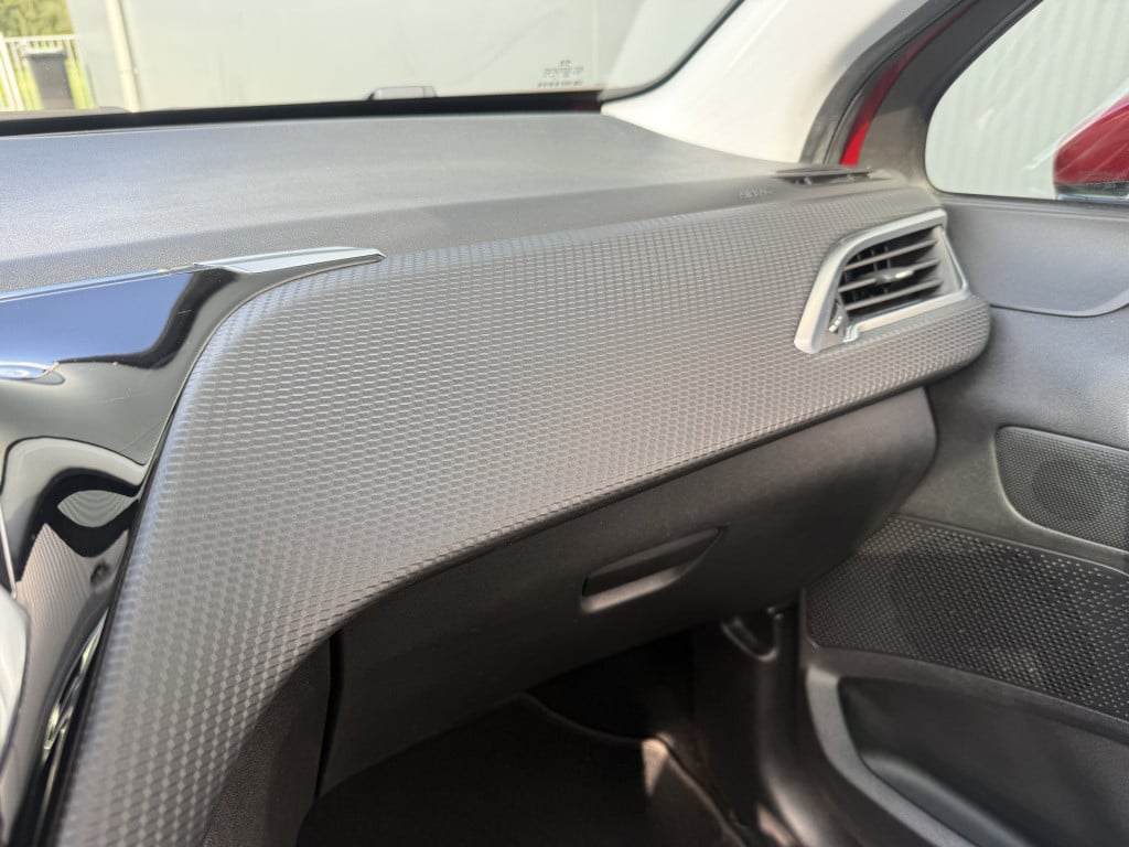 Peugeot 2008 1.2i automaat puretech allure 5-drs