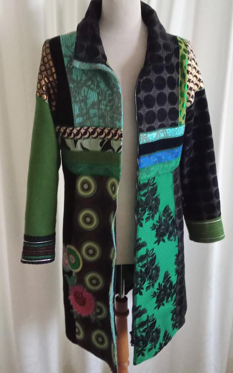 Prachtige aparte kleurrijke jas van het merk Desigual