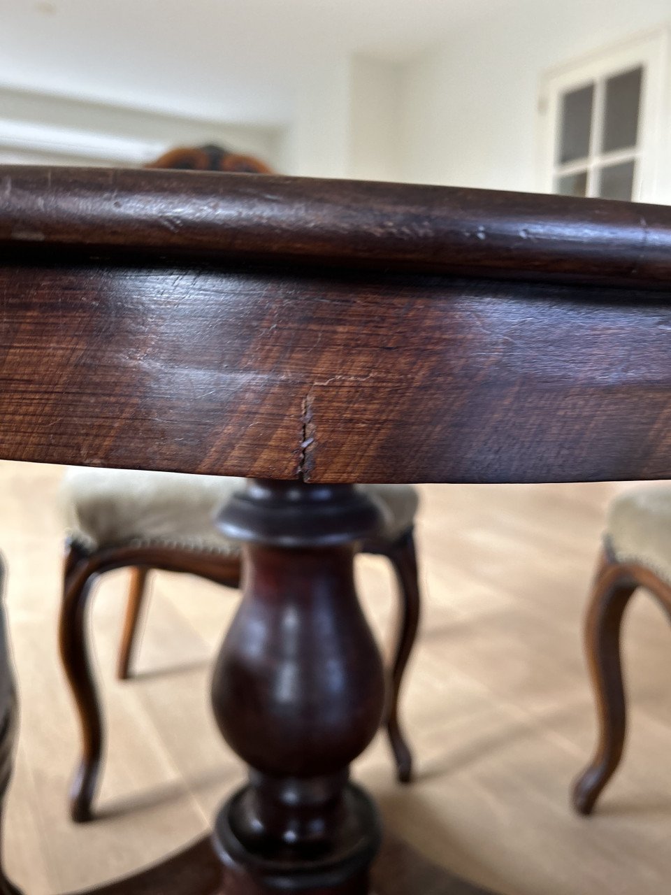 Eetkamerstoelen met ronde ‘koffietafel’