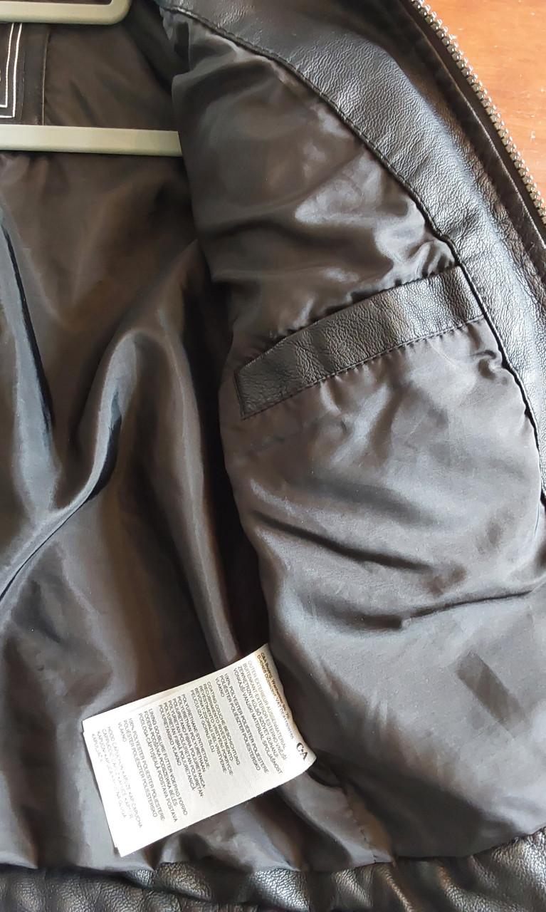 Zwarte imitatie leren jas met capuchon van het merk C&A in maat 122