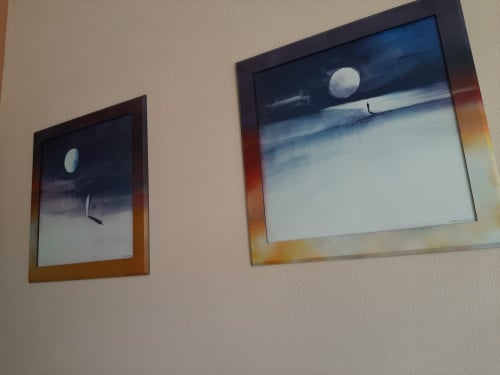 2 schilderijen met beschilderde lijst 84cm bij 84cm