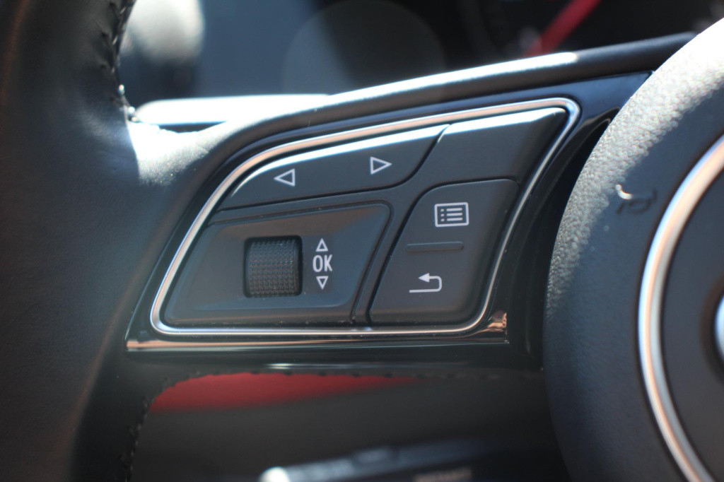 Audi Q2 1.4 tfsi sportline - automaat - acc - led - matrix - apple carplay 