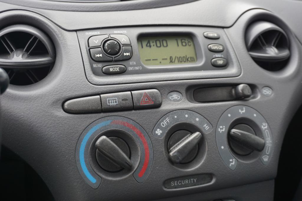 Toyota Yaris 1.0-16v vvt-i luna