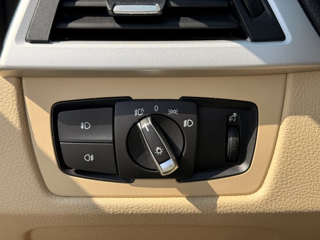 BMW 3-serie 320i high executive | navi | leder | 260pk | elect trekhaak |