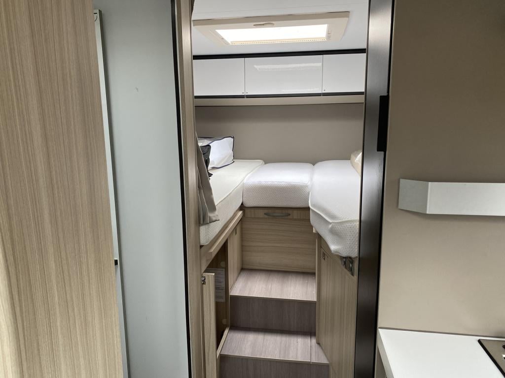 Adria Onbekend compact dl