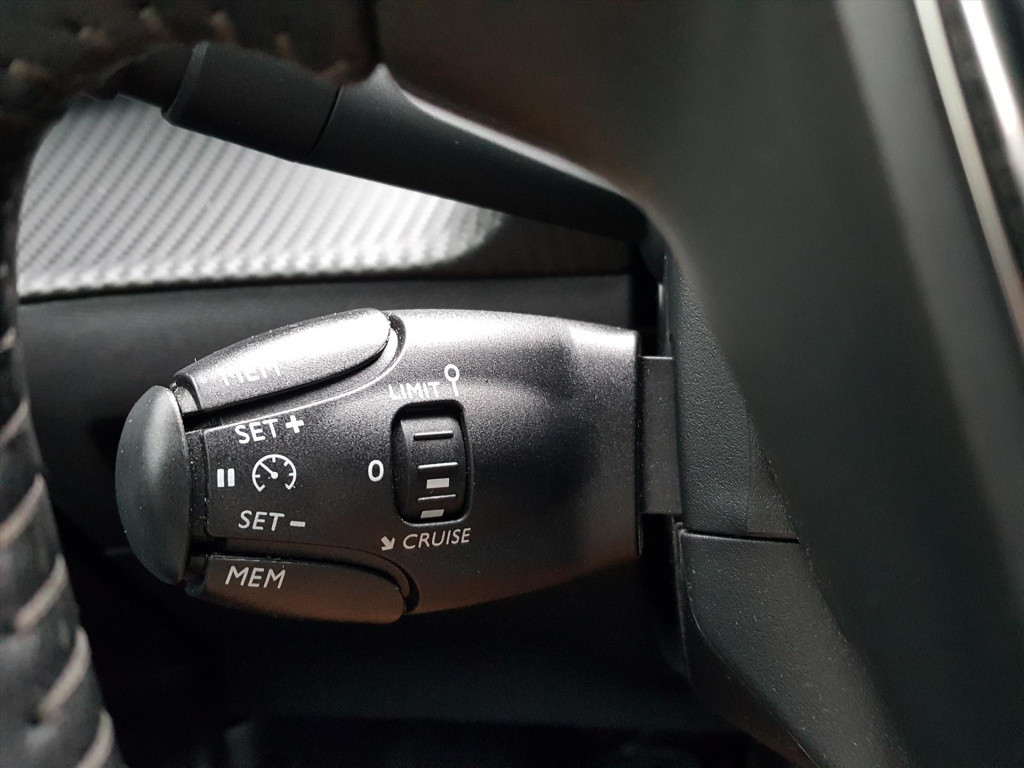 Peugeot 2008 1.2 puretech 100pk allure pack navi | bluetooth | applecarplay