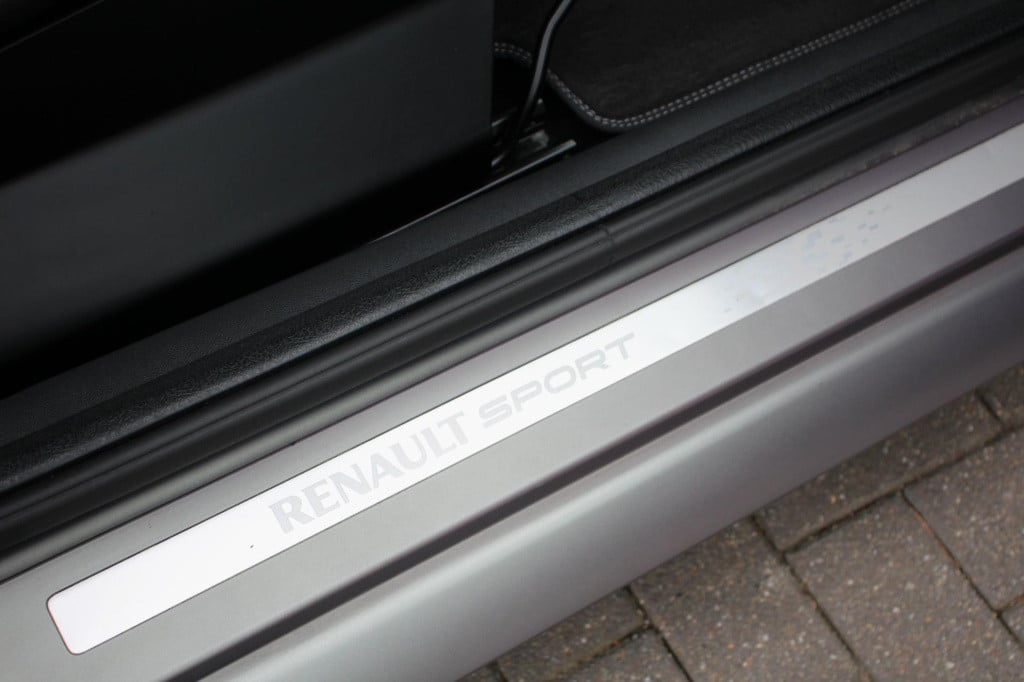 Renault Clio 2.0 rs - ange et demon 99/99 - akrapovic - recaro - shortshift